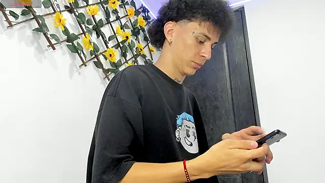 Maxxx bigcockx online show from March 4, 2026, 3:23 am