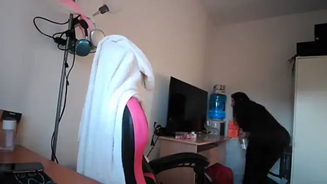 Yulian Milf online show from February 26, 2026, 4:50 pm