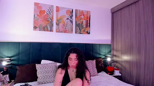 IrinaBlanc online show from June 20, 2026, 4:04 am