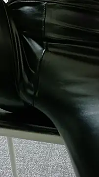 Snapshot of kyuleather chatting on March 16, 2026, 9:57 am kyuleather online show from March 16, 2026, 9:57 am