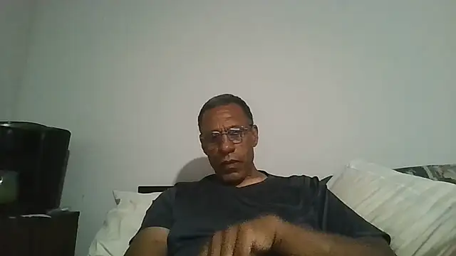 swimmer2496 online show from June 19, 2026, 5:01 am
