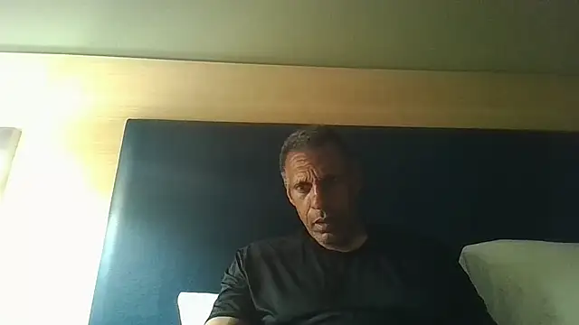 swimmer2496 online show from June 26, 2026, 7:13 am