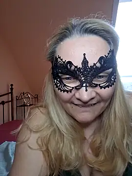 Snapshot of MaskedQueen77 chatting on April 15, 2026, 3:52 pm MaskedQueen77 online show from April 15, 2026, 3:52 pm