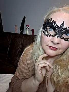 Snapshot of MaskedQueen77 chatting on May 21, 2026, 6:37 pm MaskedQueen77 online show from May 21, 2026, 6:37 pm