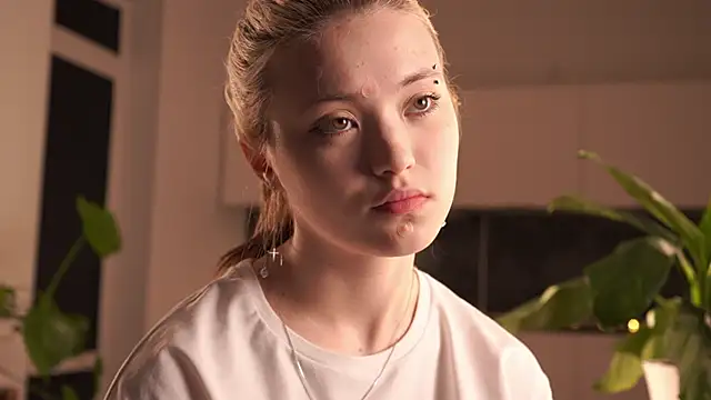 EleniRoeber online show from March 11, 2026, 4:24 pm