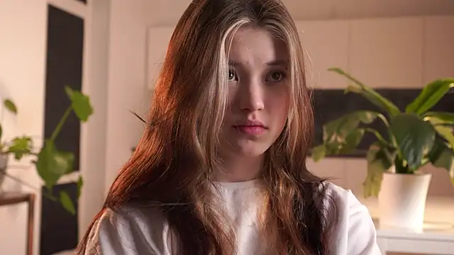 EleniRoeber online show from March 12, 2026, 4:24 pm