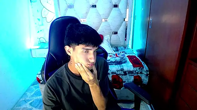 Snapshot of Akyra_latinn chatting on March 30, 2026, 9:27 pm Akyra latinn online show from March 30, 2026, 9:27 pm