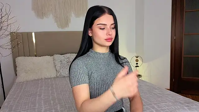 Snapshot of Silena_sky chatting on June 10, 2026, 7:18 am Silena sky online show from June 10, 2026, 7:18 am