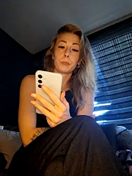 dewimp1 online show from June 18, 2026, 4:44 pm