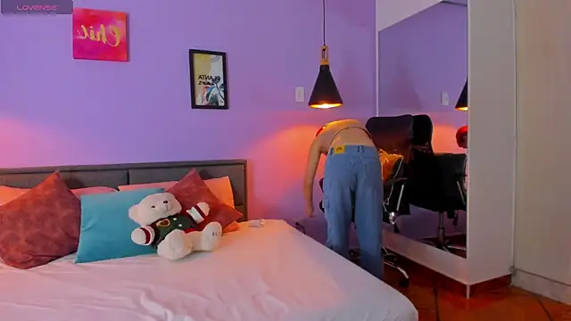 lanablacke  online show from March 5, 2026, 12:01 pm