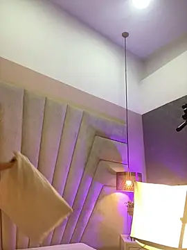 JuliaaVega online show from March 7, 2026, 12:02 pm