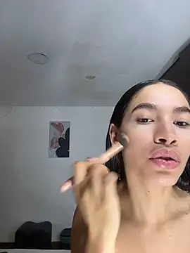 JuliaaVega online show from July 27, 2026, 6:04 pm
