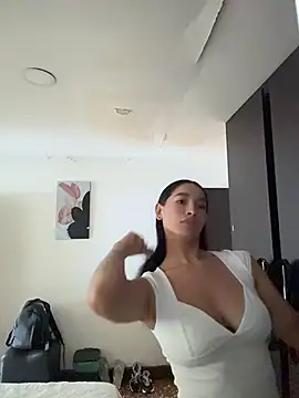 JuliaaVega online show from July 28, 2026, 6:20 pm