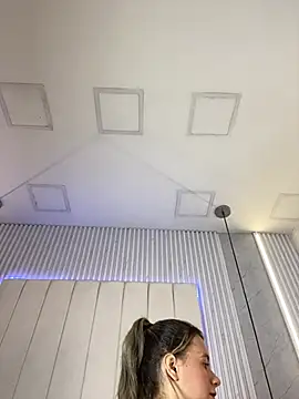 JuliaColemann online show from March 4, 2026, 12:11 pm