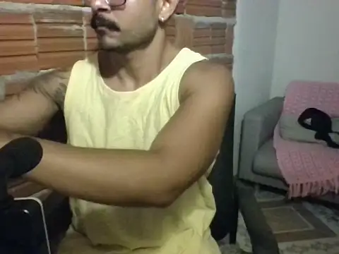 Snapshot of moreno18rn chatting on April 12, 2026, 1:49 pm moreno18rn online show from April 12, 2026, 1:49 pm
