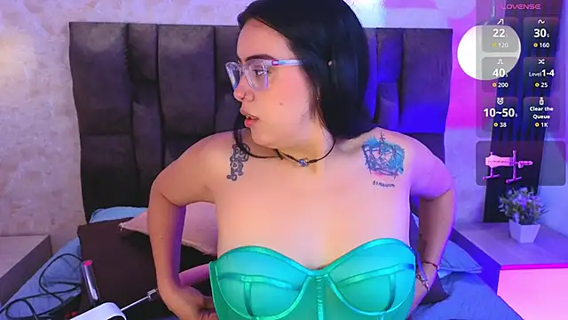 Snapshot of vicky_grey chatting on March 11, 2026, 12:33 pm vicky grey online show from March 11, 2026, 12:33 pm