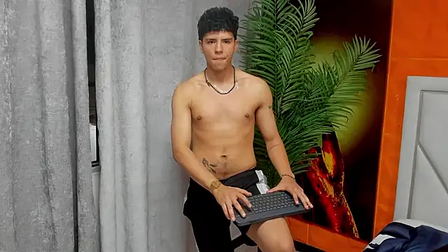 Tobias Vega online show from April 28, 2026, 3:11 am