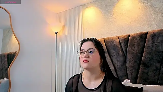 zoe hugeboobs online show from February 12, 2026, 12:00 pm