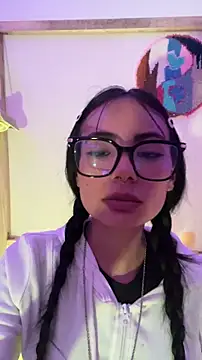  Lucycherry online show from June 5, 2026, 11:21 pm