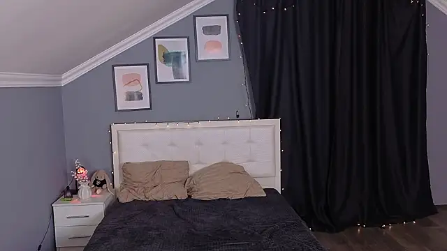 Naomi Demio online show from March 4, 2026, 10:10 am