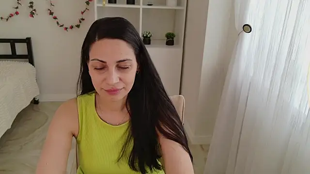 LovelyBeatrice online show from May 10, 2026, 11:59 am