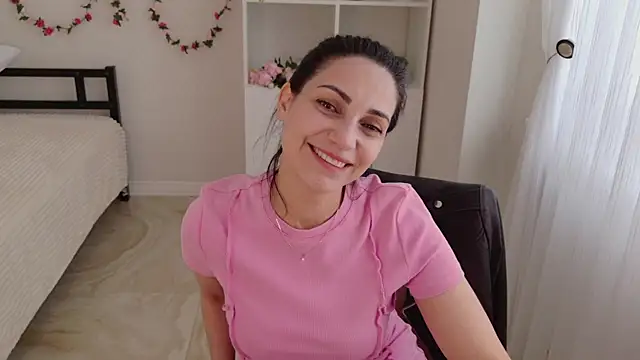 LovelyBeatrice online show from May 12, 2026, 11:29 am