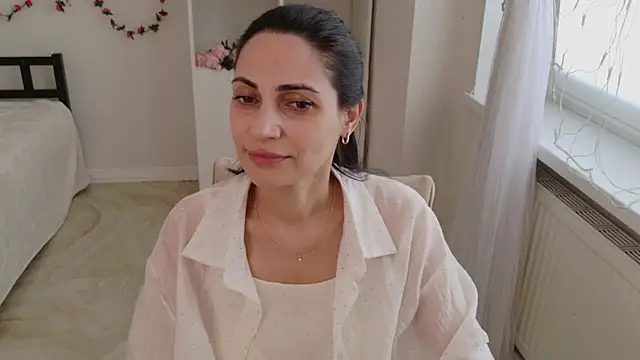 LovelyBeatrice online show from May 25, 2026, 10:21 am