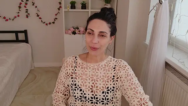 LovelyBeatrice online show from May 26, 2026, 10:44 am