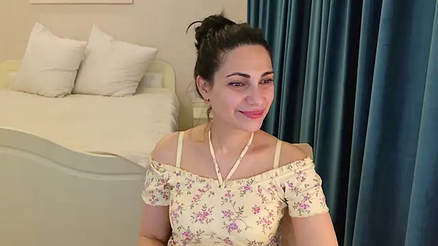 LovelyBeatrice online show from July 28, 2026, 7:04 pm