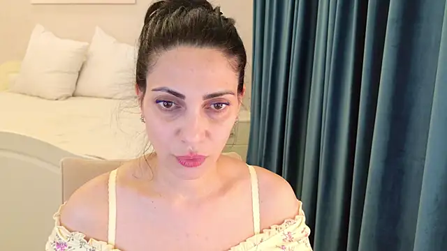 LovelyBeatrice online show from July 28, 2026, 7:39 pm