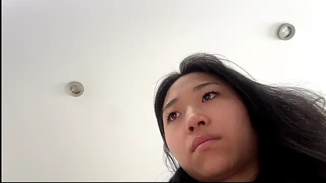 SweetMiaXO online show from April 8, 2026, 10:10 pm