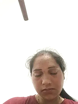 Cute-karisma1234 online show from March 2, 2026, 8:15 pm