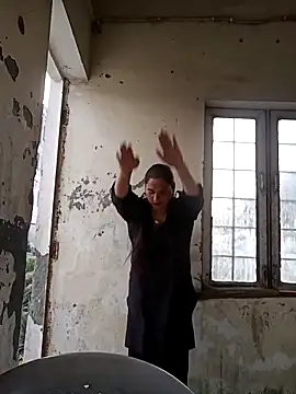 Cute-karisma1234 online show from March 17, 2026, 1:43 am