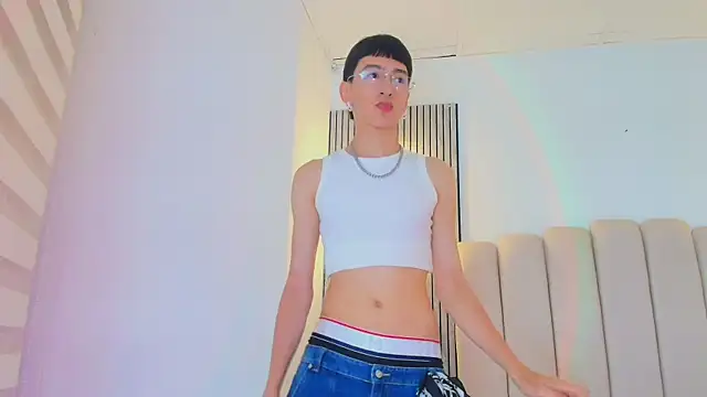 lian cameron online show from April 29, 2026, 3:54 am