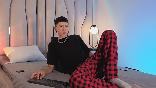 Snapshot of lian_cameron chatting on June 25, 2026, 3:50 am lian cameron online show from June 25, 2026, 3:50 am