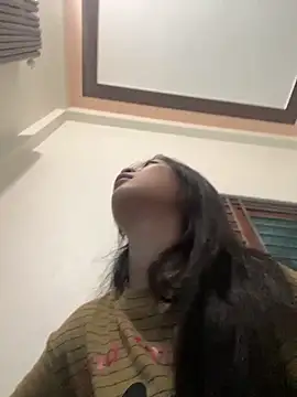 Lyn-be99 online show from February 25, 2026, 12:42 am