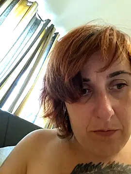 Snapshot of Tiara_XOX chatting on August 4, 2026, 10:18 am Tiara XOX online show from August 4, 2026, 10:18 am