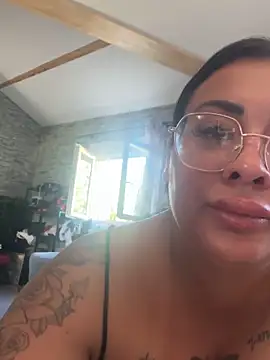 Snapshot of Melissa-suisse chatting on June 1, 2026, 3:58 pm Melissa-suisse online show from June 1, 2026, 3:58 pm