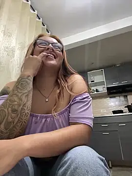 Snapshot of SOPHIIE_LUX_ chatting on March 25, 2026, 11:33 pm SOPHIIE LUX online show from March 25, 2026, 11:33 pm