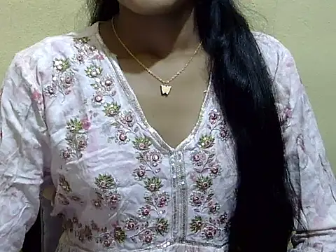 Snapshot of Khushi_v chatting on February 14, 2026, 2:25 pm Khushi v online show from February 14, 2026, 2:25 pm