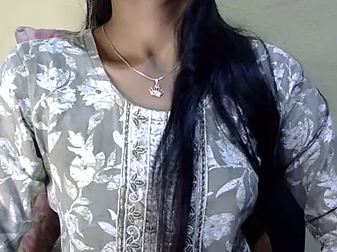 Snapshot of Khushi_v chatting on April 4, 2026, 2:58 pm Khushi v online show from April 4, 2026, 2:58 pm