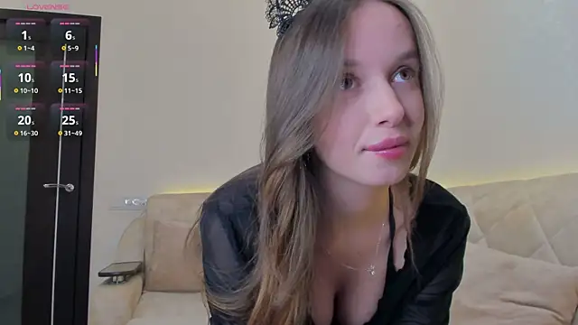 SweetSolana online show from June 15, 2026, 11:18 pm