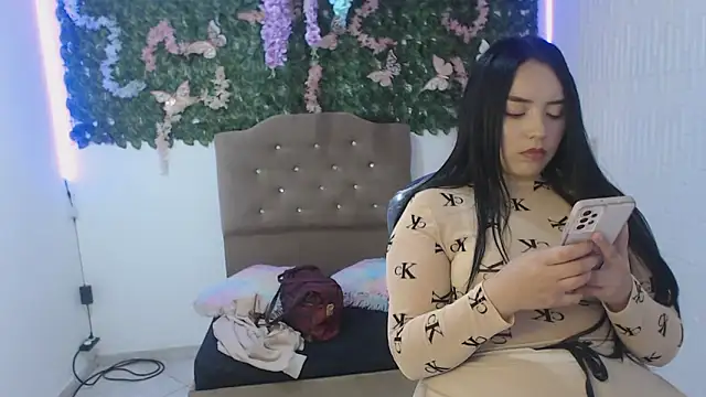 adara cute 69 online show from February 12, 2026, 7:53 pm