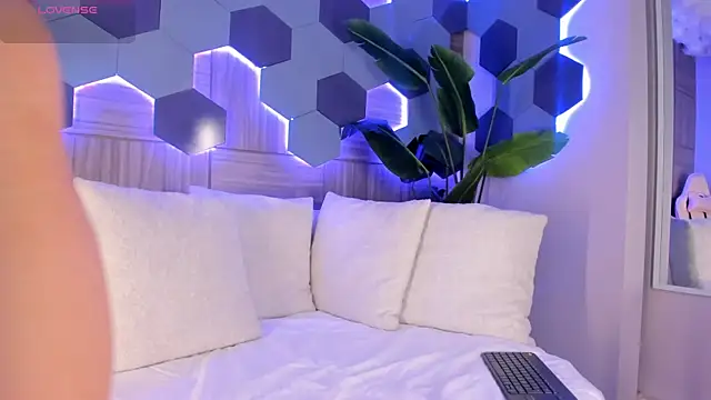 KatyaKozlov online show from June 4, 2026, 6:36 pm