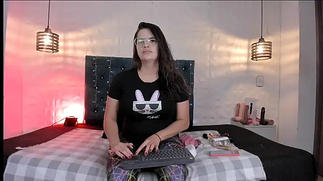Snapshot of samantha_foxyy chatting on June 7, 2026, 11:36 am samantha foxyy online show from June 7, 2026, 11:36 am