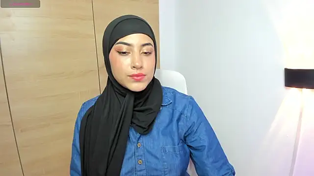 Snapshot of LAY_LA_ chatting on February 13, 2026, 10:06 pm LAY LA online show from February 13, 2026, 10:06 pm