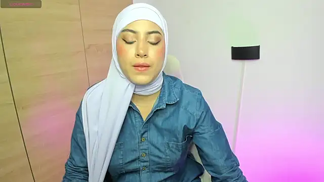 Snapshot of LAY_LA_ chatting on March 6, 2026, 9:33 pm LAY LA online show from March 6, 2026, 9:33 pm