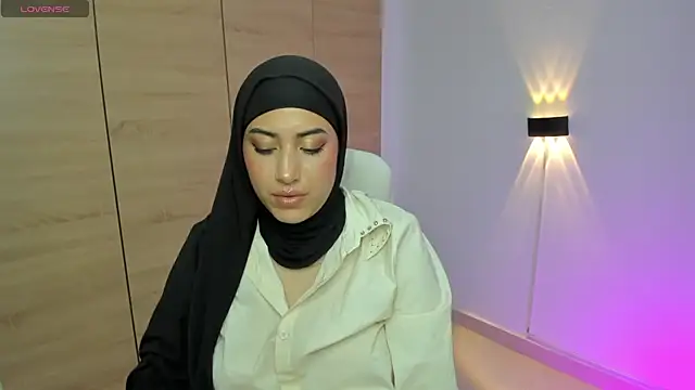 Snapshot of LAY_LA_ chatting on March 12, 2026, 8:26 pm LAY LA online show from March 12, 2026, 8:26 pm