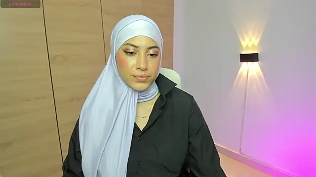 Snapshot of LAY_LA_ chatting on March 13, 2026, 9:21 pm LAY LA online show from March 13, 2026, 9:21 pm