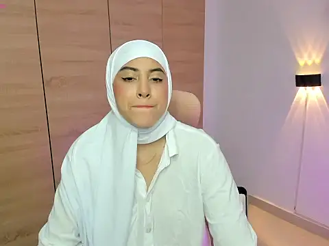 Snapshot of LAY_LA_ chatting on March 19, 2026, 9:41 pm LAY LA online show from March 19, 2026, 9:41 pm